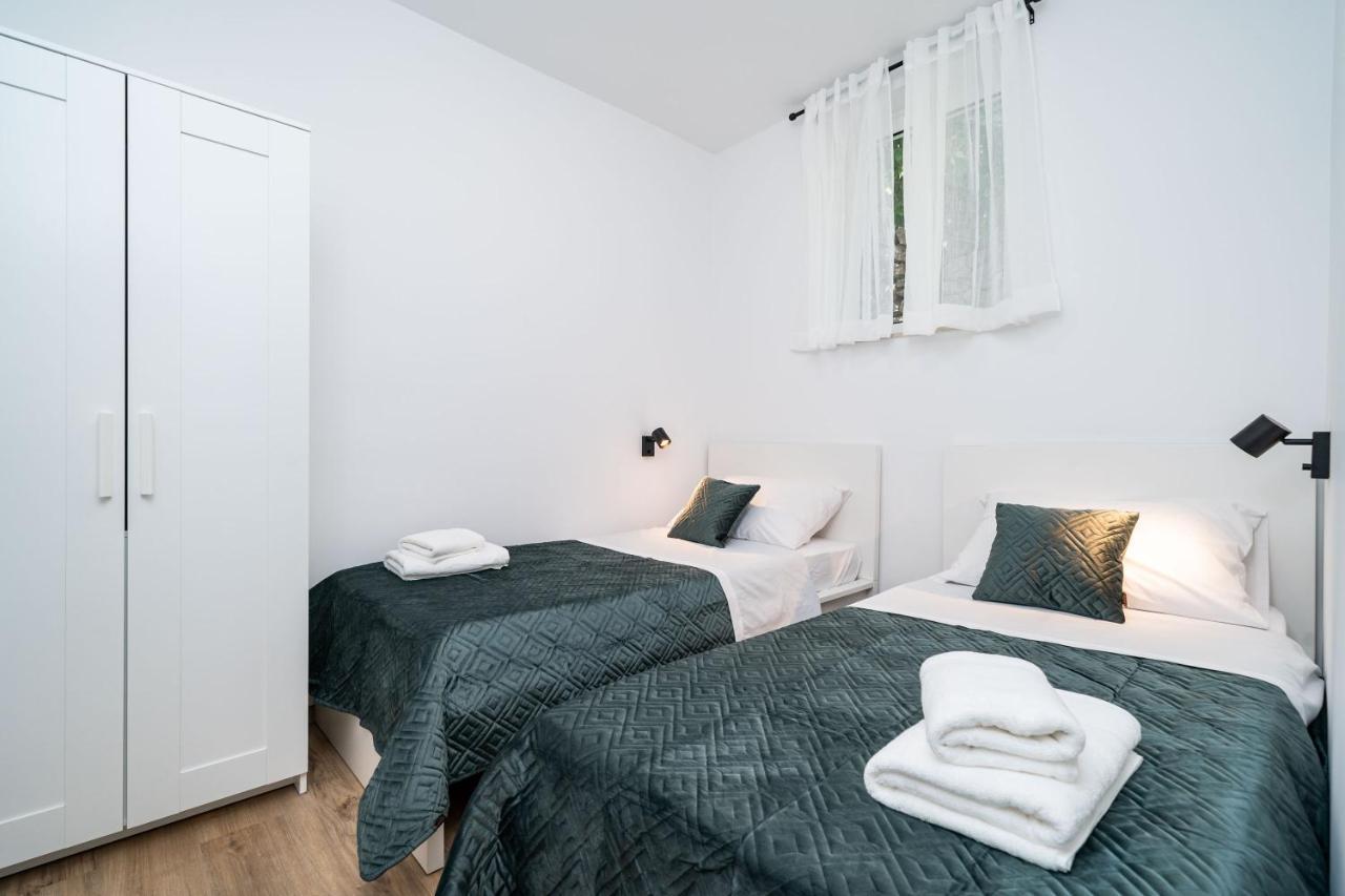 Apartments Nina & Paula - Apartment Nina Stikovica ภายนอก รูปภาพ